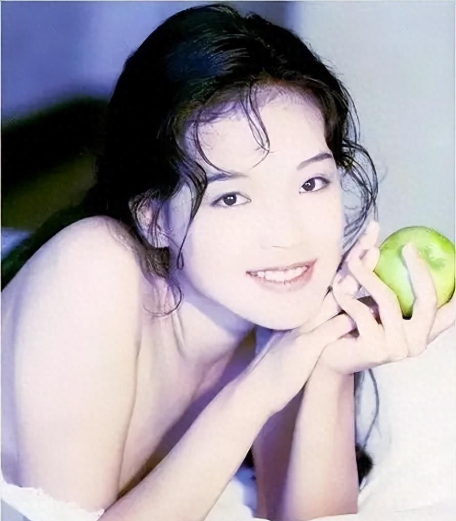 19岁被迫拍全裸写真，20岁一脱成名，“硬盘女神”舒淇的成长之路