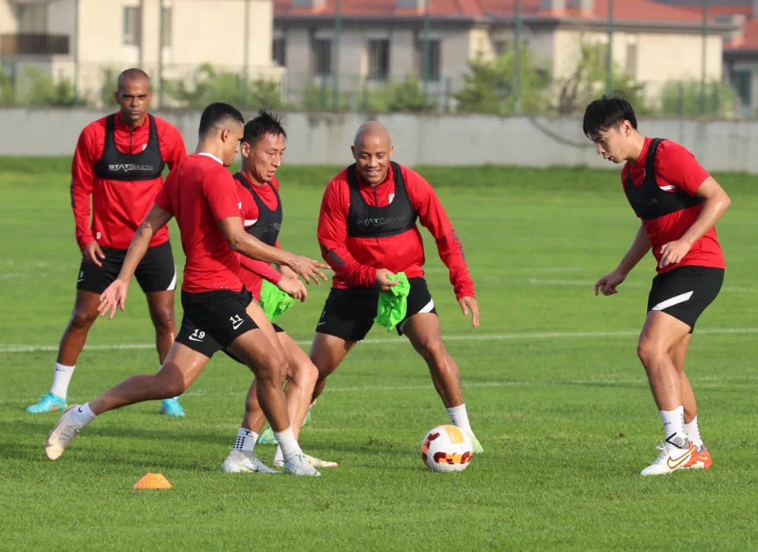 长春亚泰队赴大连热身赛消息,长春亚泰广州开启第二阶段冬训