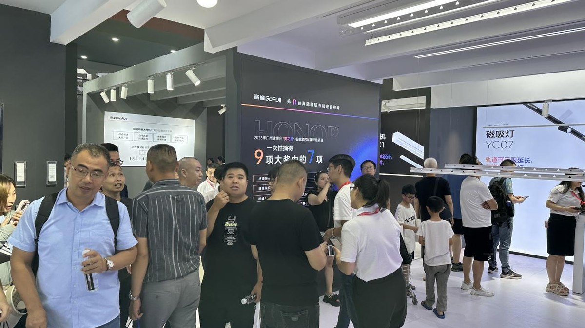 直击中国建博会真隐藏晾衣机发明者格峰爆火出圈囊获七大重磅奖项