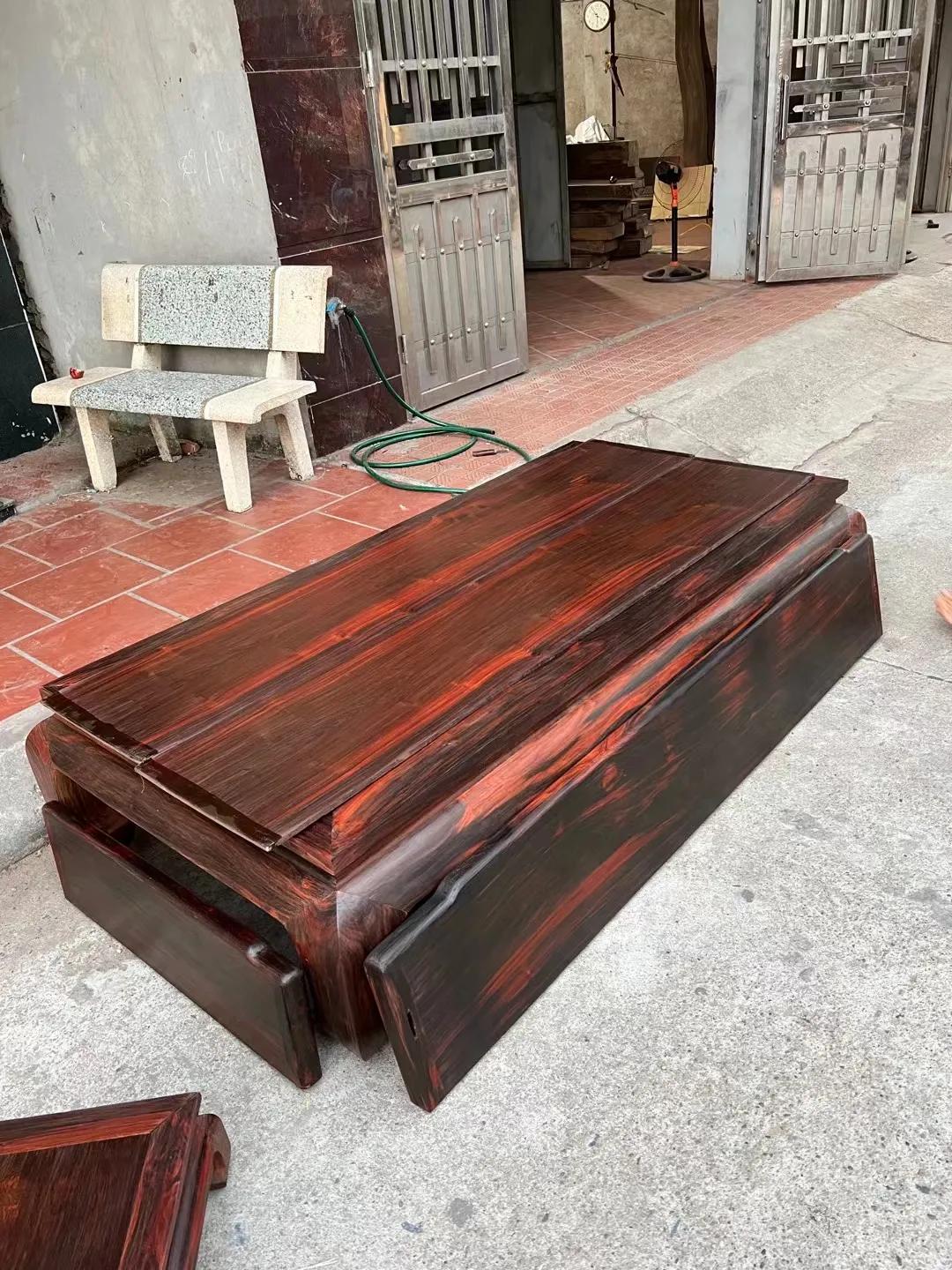 广州大红酸枝交趾黄檀雕花罗汉床,大红酸枝精品全独板罗汉床