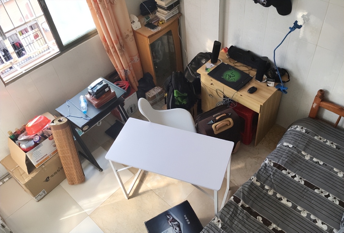 本科生裸辞摆摊,硕士毕业裸辞摆摊