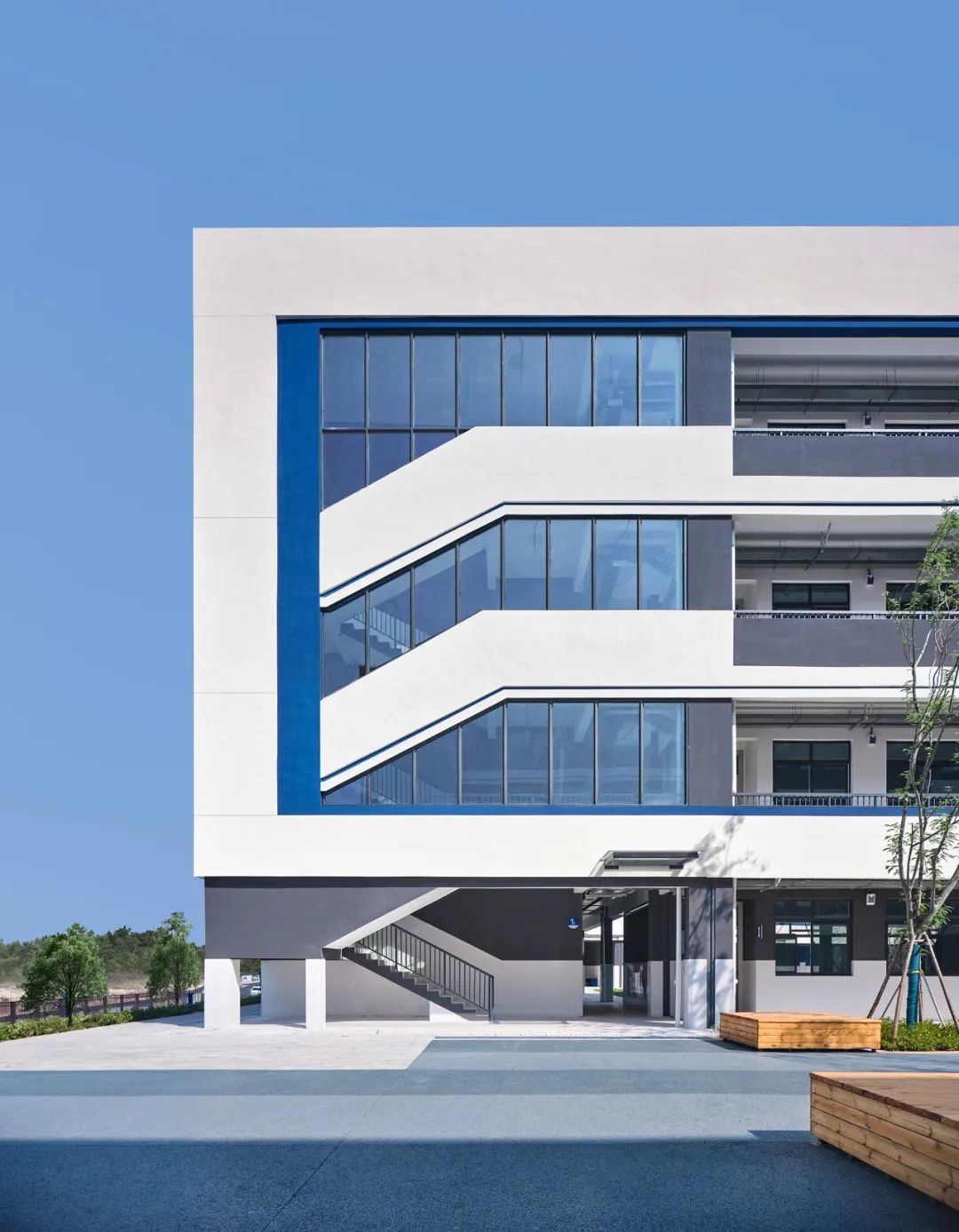 九年一贯制学校设计,阶梯式学校效果图