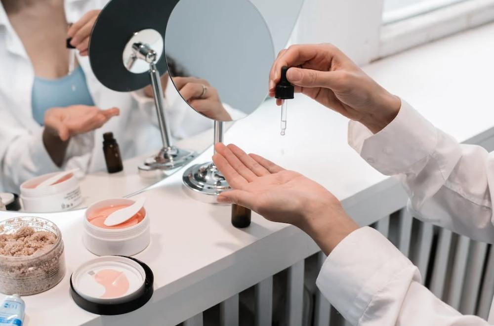 同为老国货，上海家化为何停滞不前