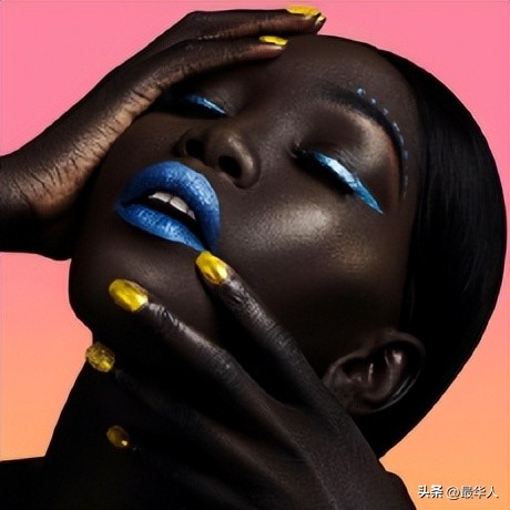 世界最黑女模特：从难民营走上T型台，连黑人都嘲笑她的肤色