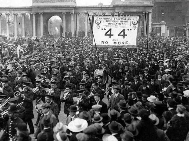 美国“红脖子”遭歧视，被强制绝育比黑人还惨，他们为何被刁难？