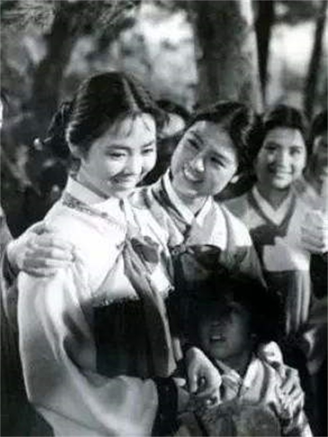 英雄儿女王芳晚年状况,演英雄儿女的王芳现状