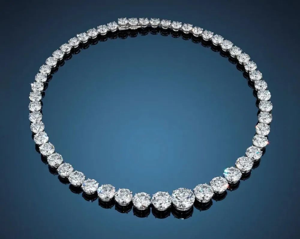 关之琳将拍卖私藏珠宝做慈善,关之琳拍卖51件私人珠宝真假