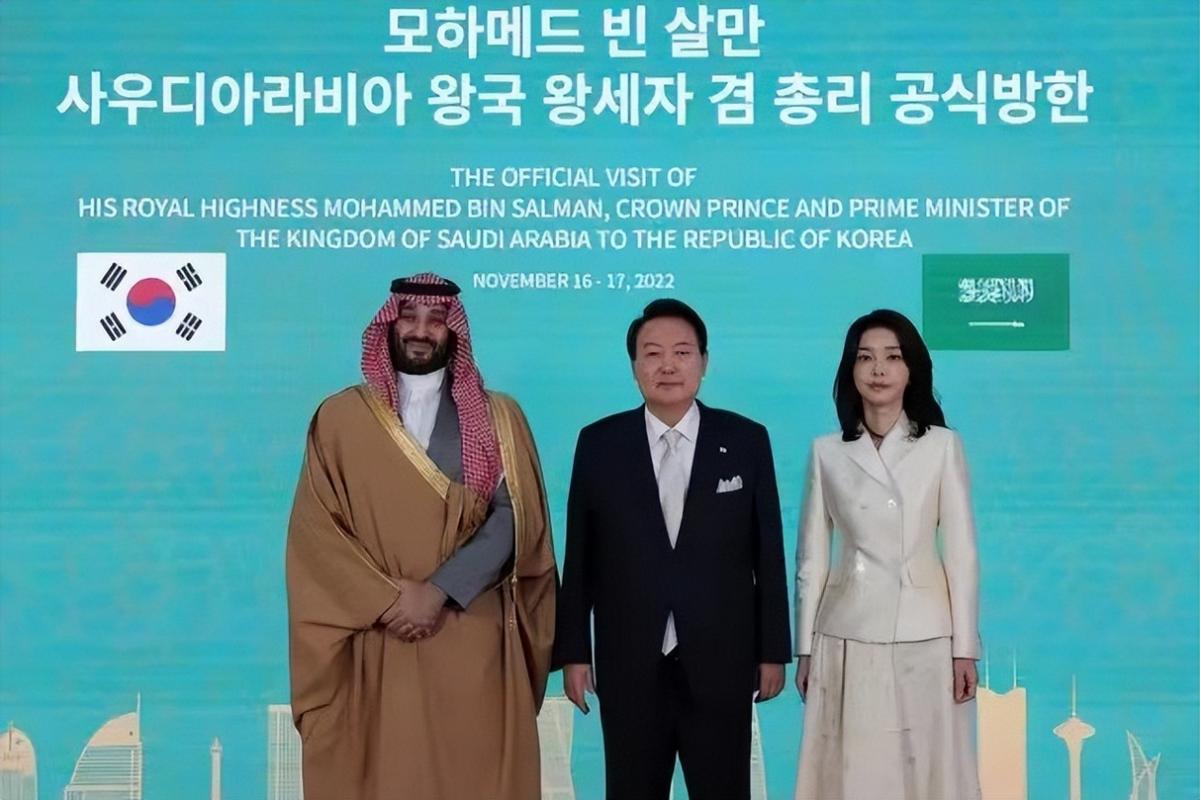 韩国第一夫人的时尚风格,韩国第一美夫人的红衣服