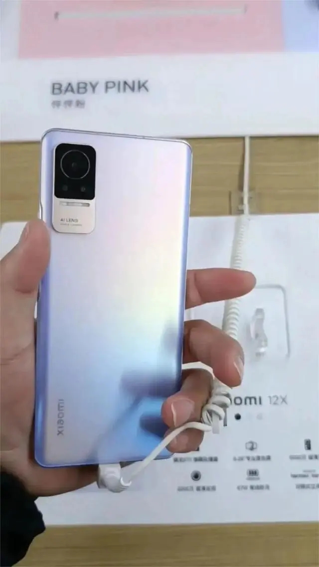 到底打了谁的脸？抑郁症少女被母亲当街怒骂：不愁吃喝你装什么装