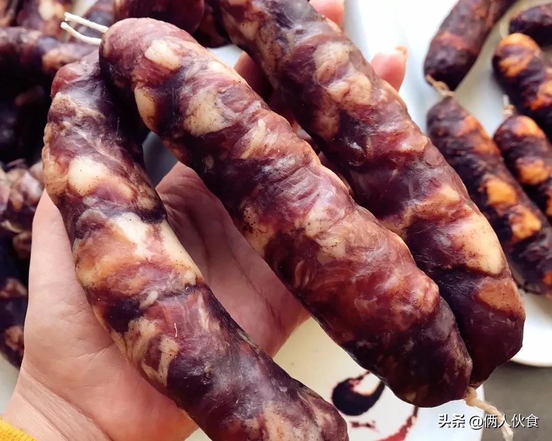 蒸熟的香肠可以在常温下保存多久,香肠风干后放冰箱冷藏能保存多久