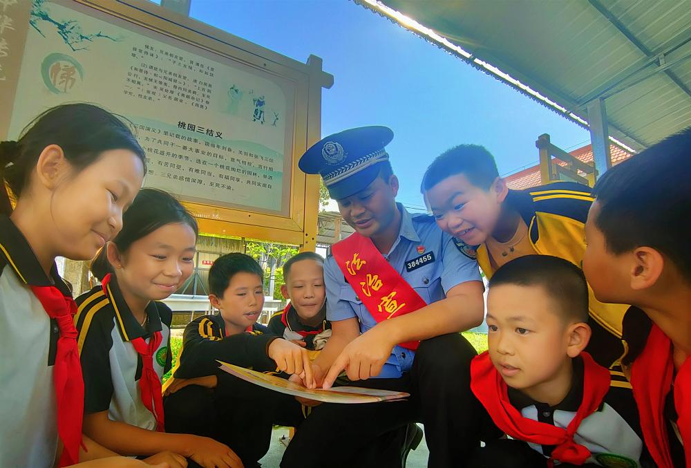 浼樼鏂囪壓浣滃搧灞曠ず,浼樼鏂囪壓浣滃搧闆嗕腑灞曠ず