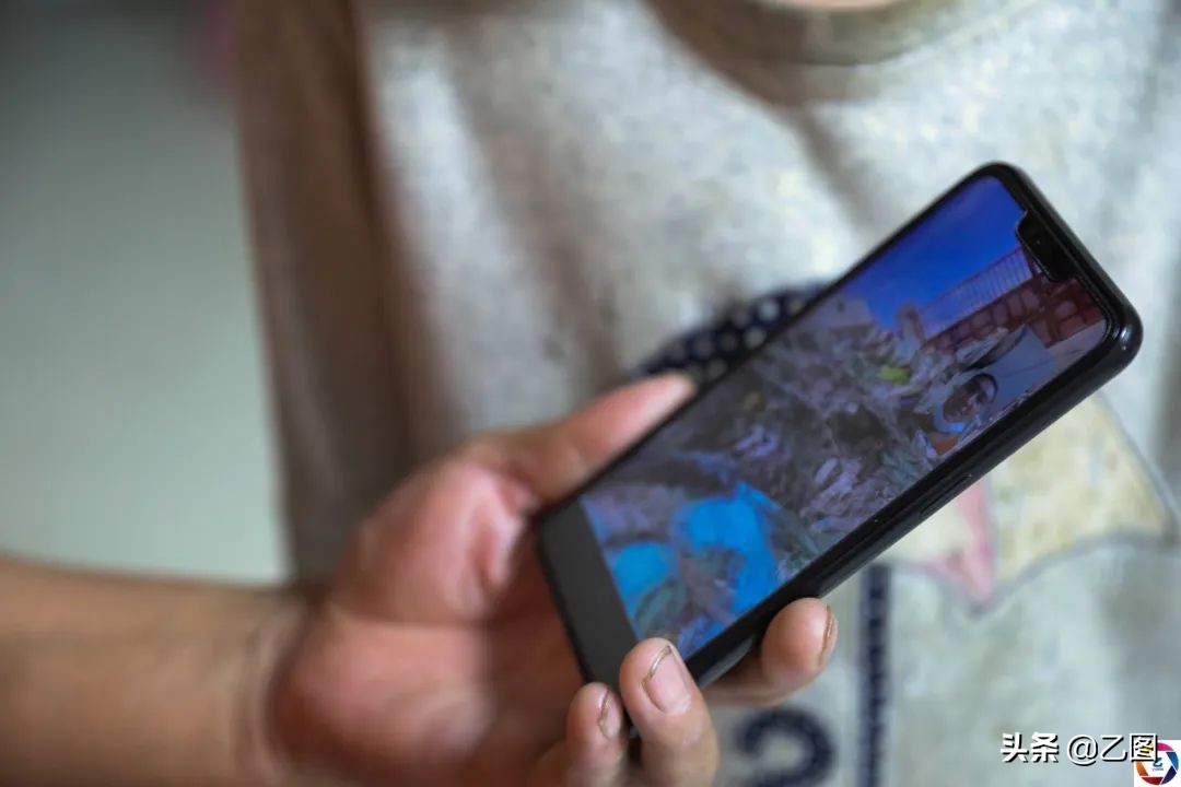 七岁女孩头上长疮怎么回事,女儿7岁身上长疮是什么原因