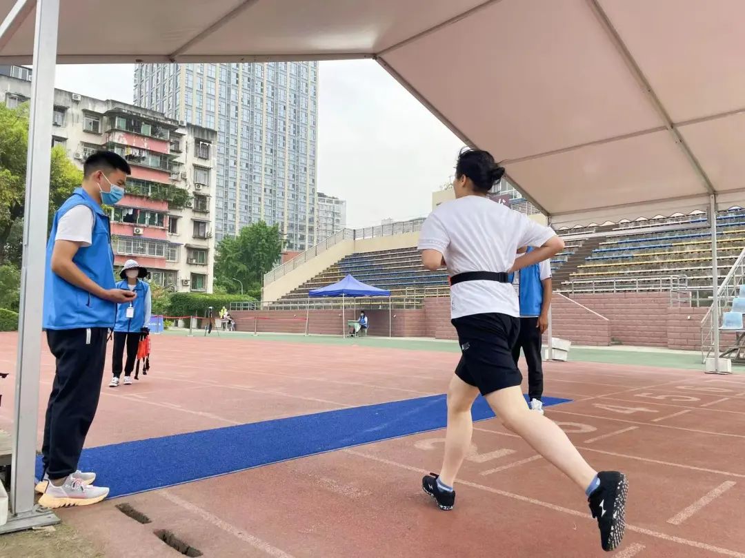 成都中考体考现场全程视频,成都中考体考现场发成绩单