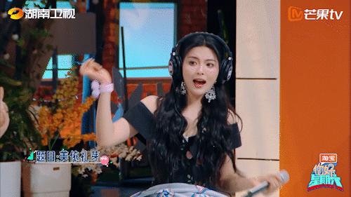 看周深录制现场,看周深最近歌曲反应视频