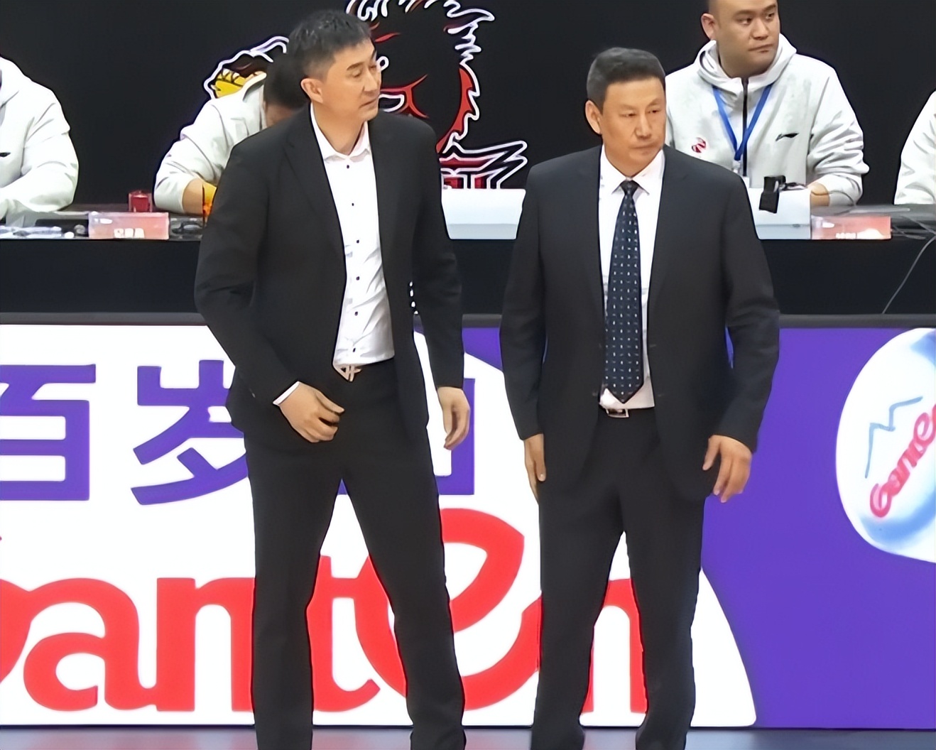 疆粤大战19点35分cba广东vs新疆,cba苏州vs新疆