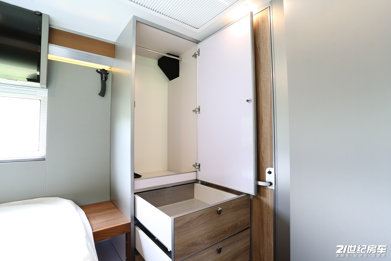 奔驰四驱c型顶级豪华房车,奔驰arocs升顶越野房车