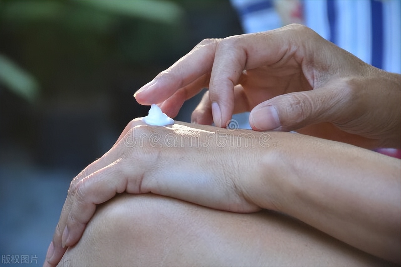 用祛疤膏疤痕变成色素沉着怎么办,手术疤痕涂祛疤膏会发痒还能用吗