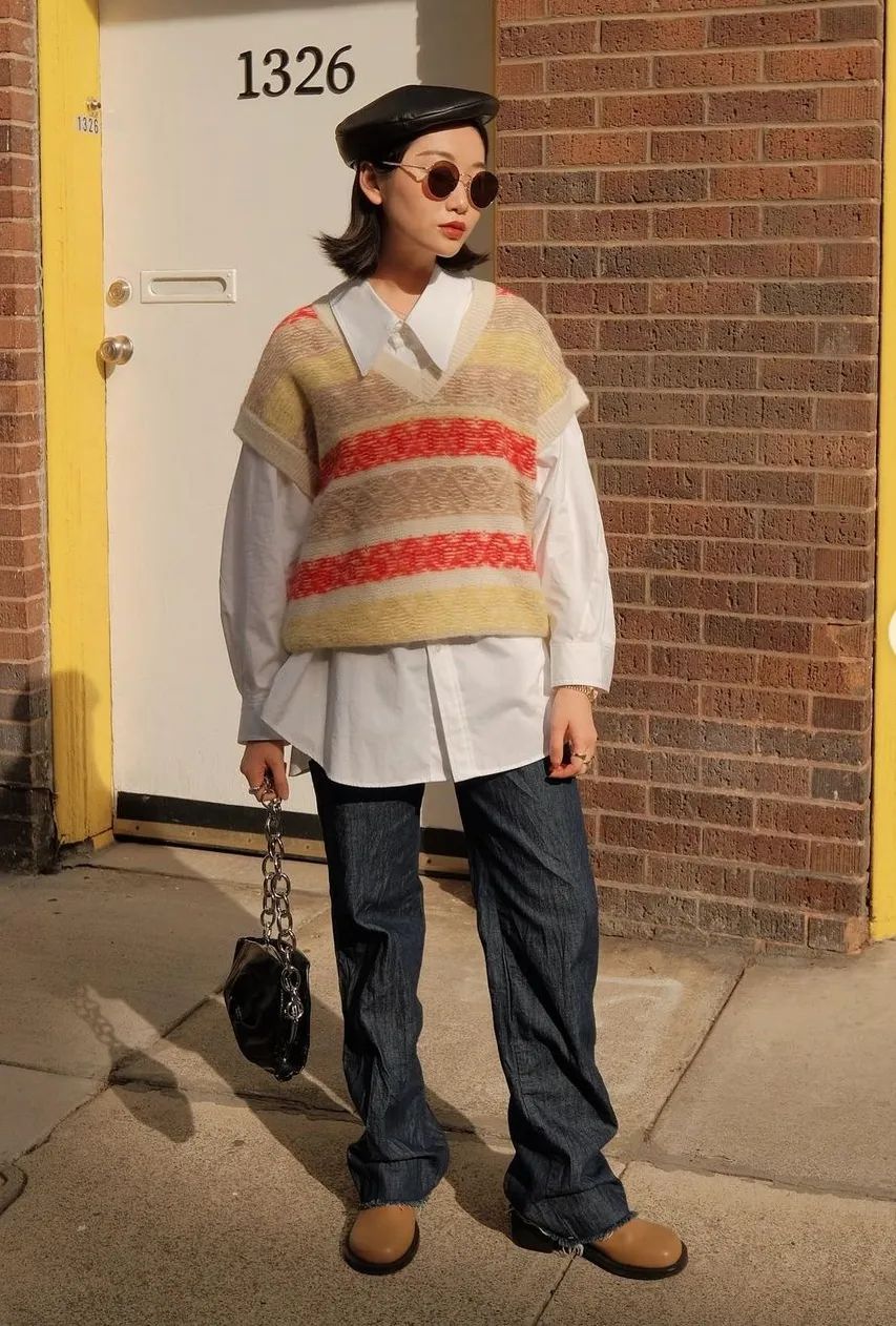 秋日马甲穿搭的n种,春天咖色格子针织马甲怎么搭配