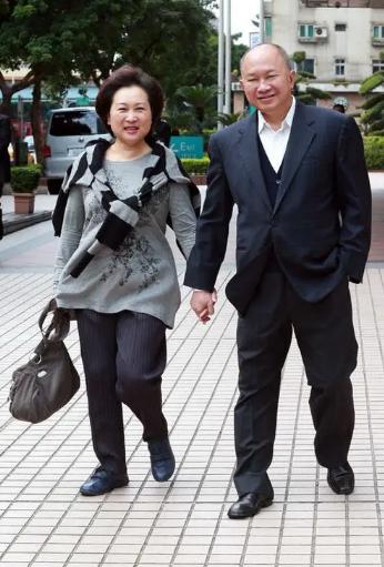 吴宇森一家四口 (吴宇森妻子现状)