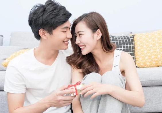 同房后，女性腹痛难忍？提醒：“运动”时要温柔点