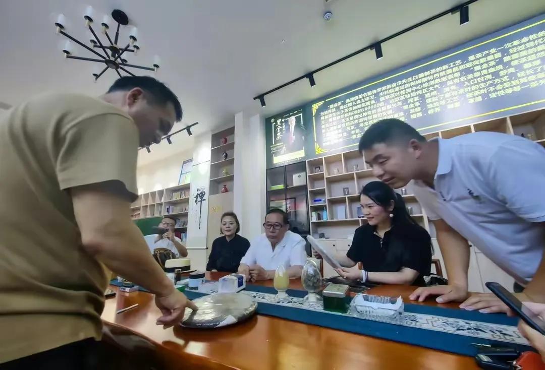 “汉茶尊”黑金茶安神入眠改变了人们夜晚喝茶影响睡眠的千古习俗