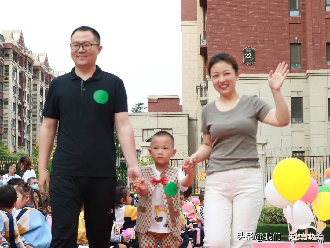 六一幼儿园全班环保t台时装秀,六一儿童节自制环保衣服详细教程