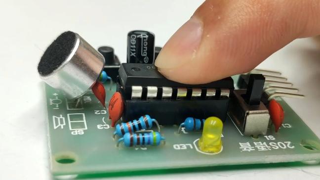 isd1820语音模块能不能直接喊话,isd1820芯片要先烧录才能用吗