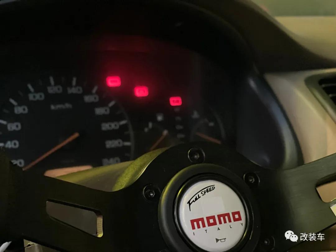 99年小伙的竞技风雅阁,被“美式截停”后也阻挡不了他继续玩车