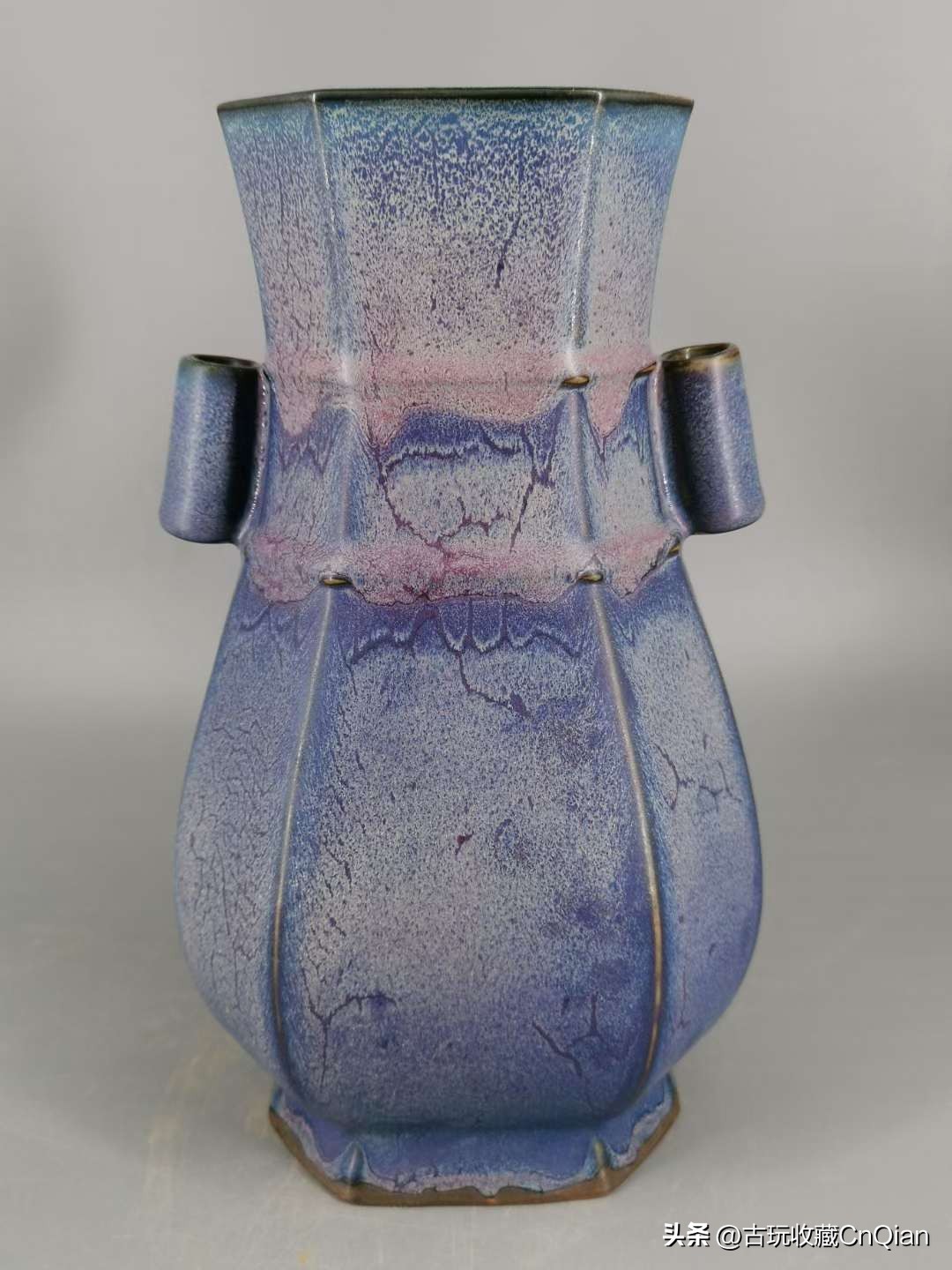 清雍正钧窑贯耳瓶真品图片,馆藏宋钧窑玫瑰紫釉连座瓶