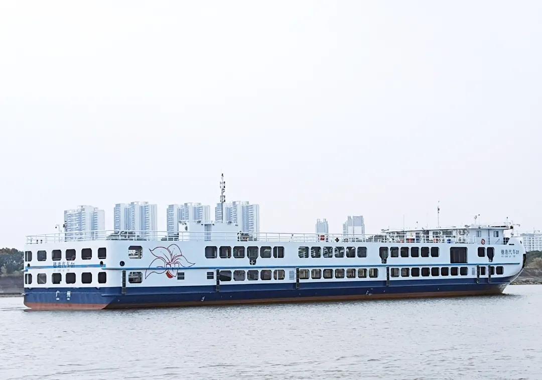 珠江首艘内河商品汽车滚装船“穗港汽车01”轮交付