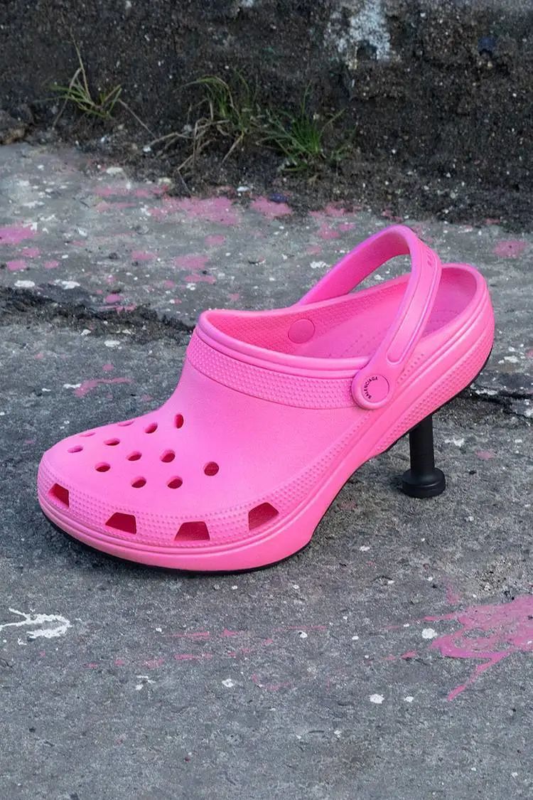 顶流卖丑大翻车！11万的透视裤、露奶衫，25万的飞机包，狗都不买