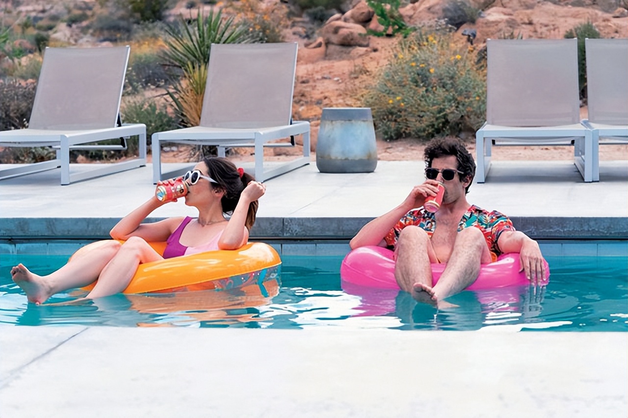 夏日度假季，以电影中的穿搭为模板，把自己想象成女主角