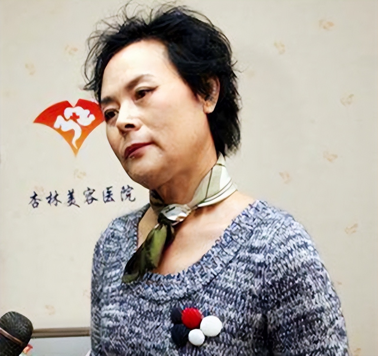 2006年，东北50岁大汉成功变性，与前妻姐妹相称，让女儿喊他姑姑