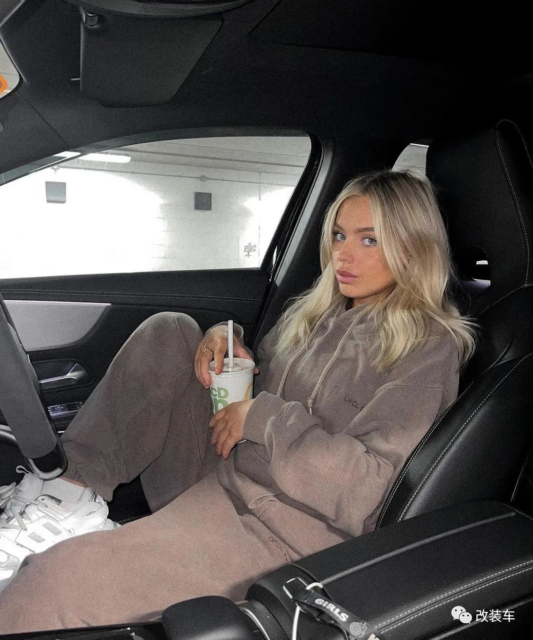 奔驰车模amga35,奔驰c级小姐姐改装