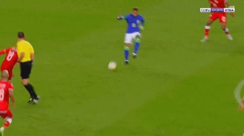 足球比赛内马尔vs梅西,西班牙vs巴西友谊赛内马尔