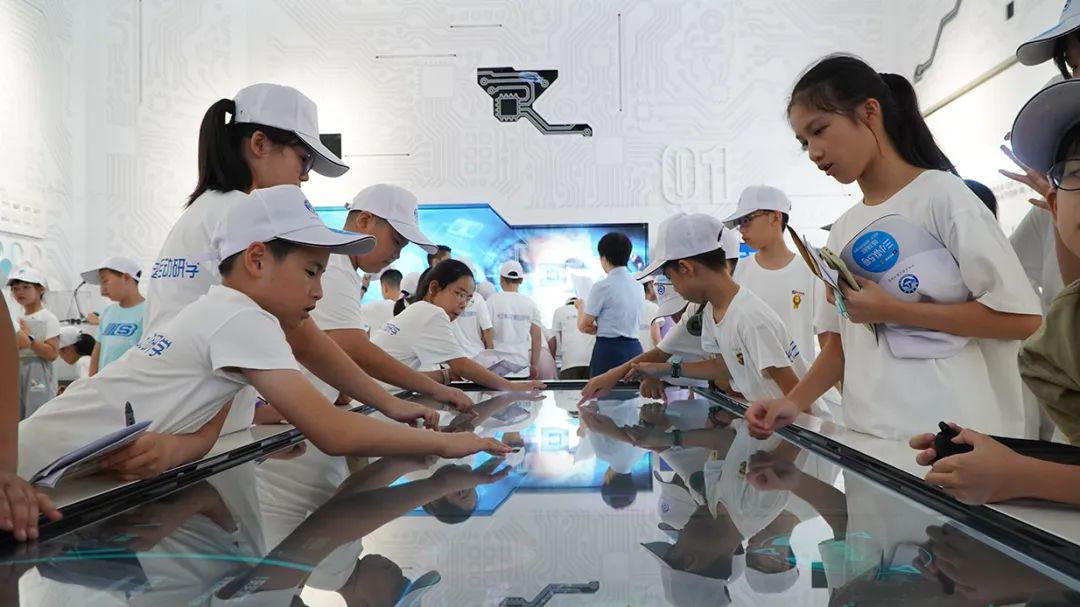 小记者游家乡,小记者户外采风