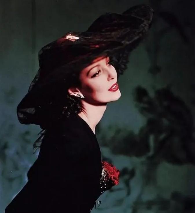 名模卡门的短发照,名模卡门年轻照片