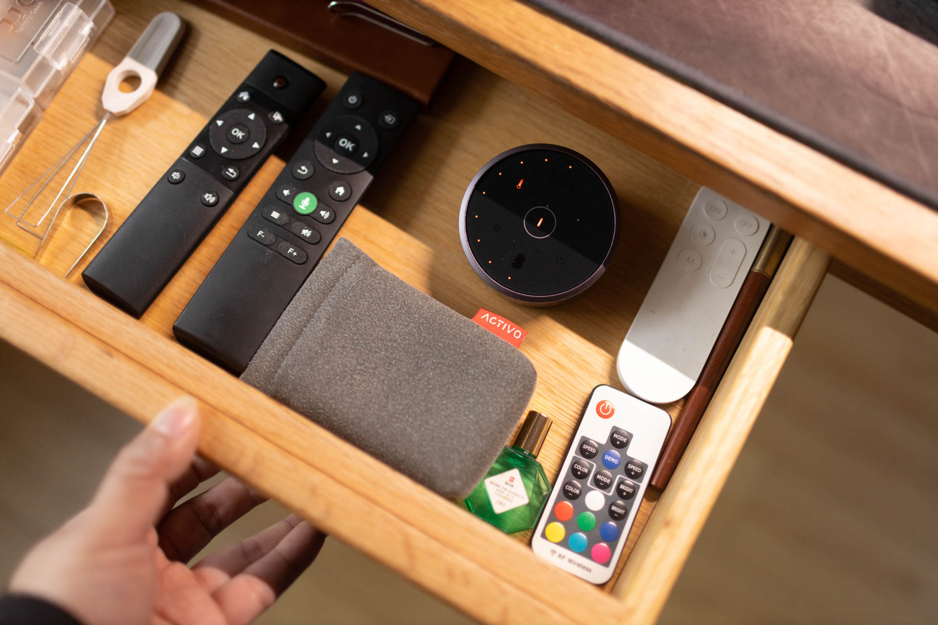 23.8英寸显示器桌面效果,桌面1.3米扩展显示器