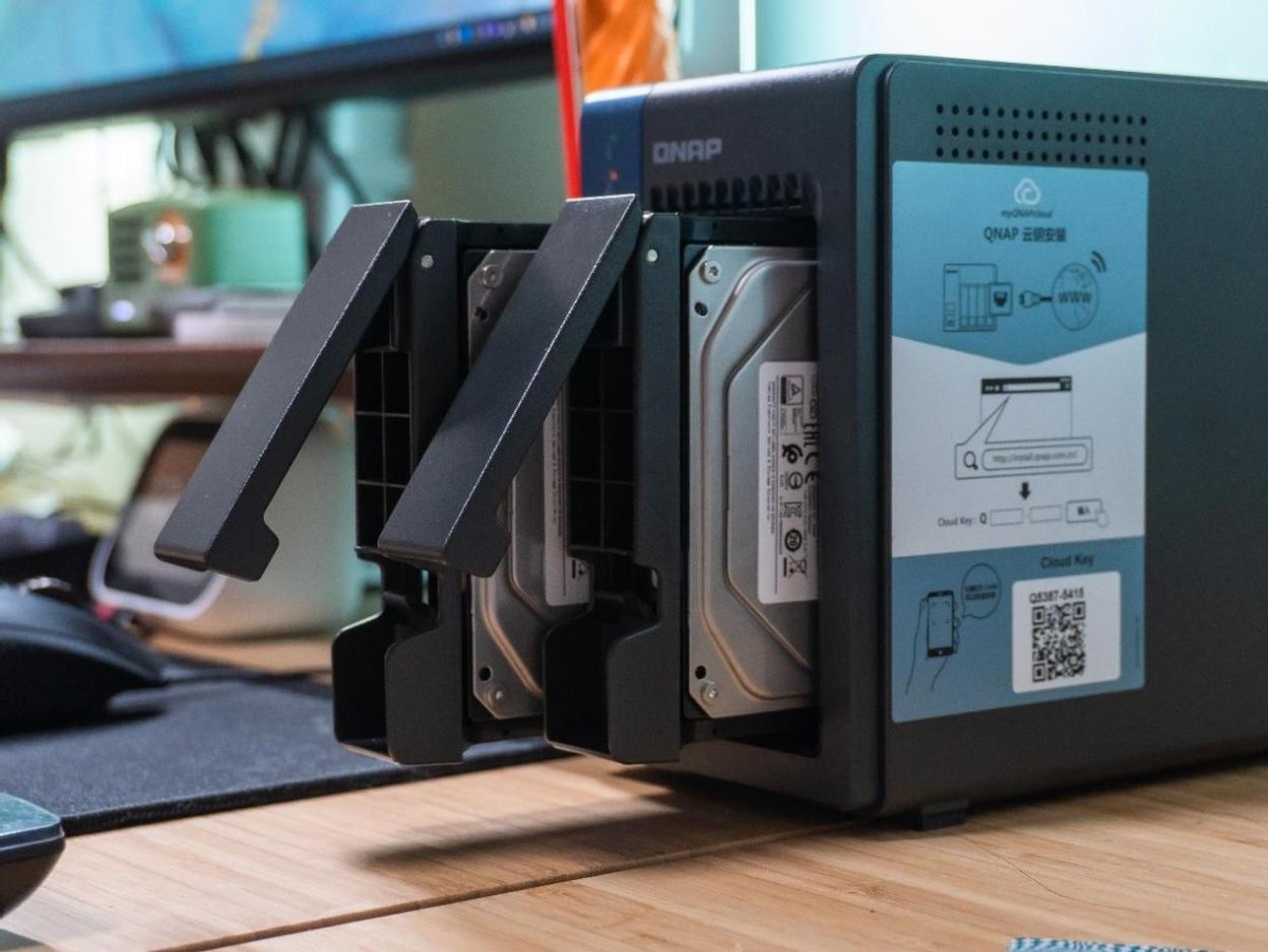 新手轻松玩转的NAS丨威联通TS-216+东芝N300开箱体验