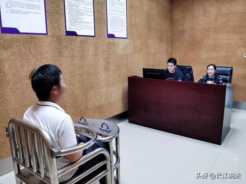 十堰警方捣毁一电诈窝点15人被抓,十堰警方成功捣毁一赌博窝点