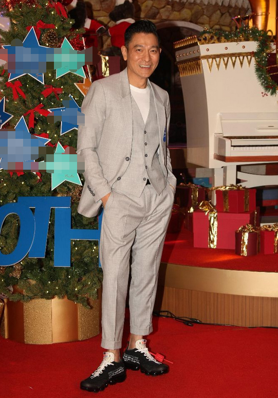 刘德华60岁生日西服配牛仔裤,刘德华年轻时穿牛仔裤白体恤