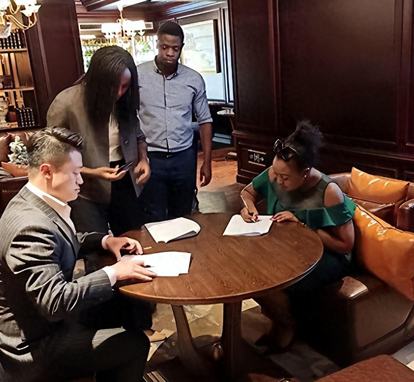 王垚生活助理,王垚乌干达豪宅