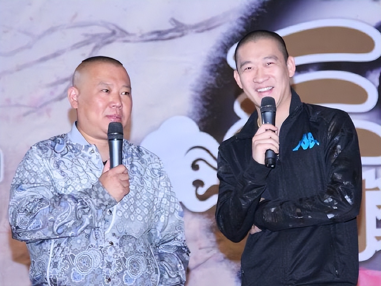 郭德纲最困难的时候曹云金离开了,曹云金背叛郭德纲后过得有多惨