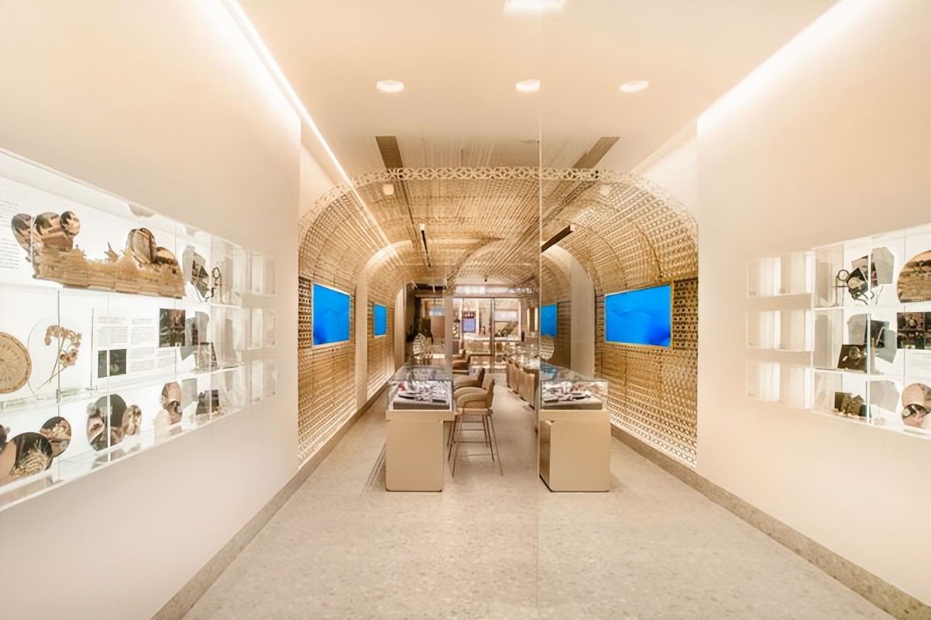 潮宏基襄阳首家非遗花丝概念店,潮宏基花丝工艺探店视频