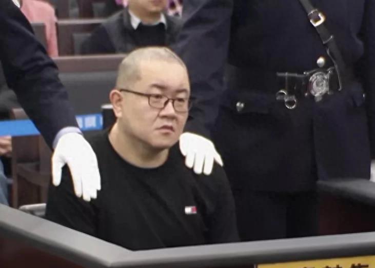 强奸+胸穿，真实的案例《扫黑风暴》想想都让人毛骨悚然