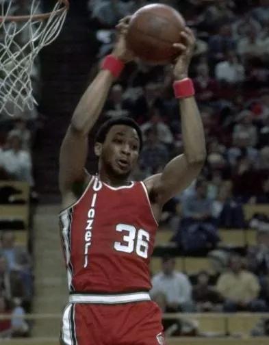 致敬传奇——盘点NBA各队退役球衣（开拓者队下）