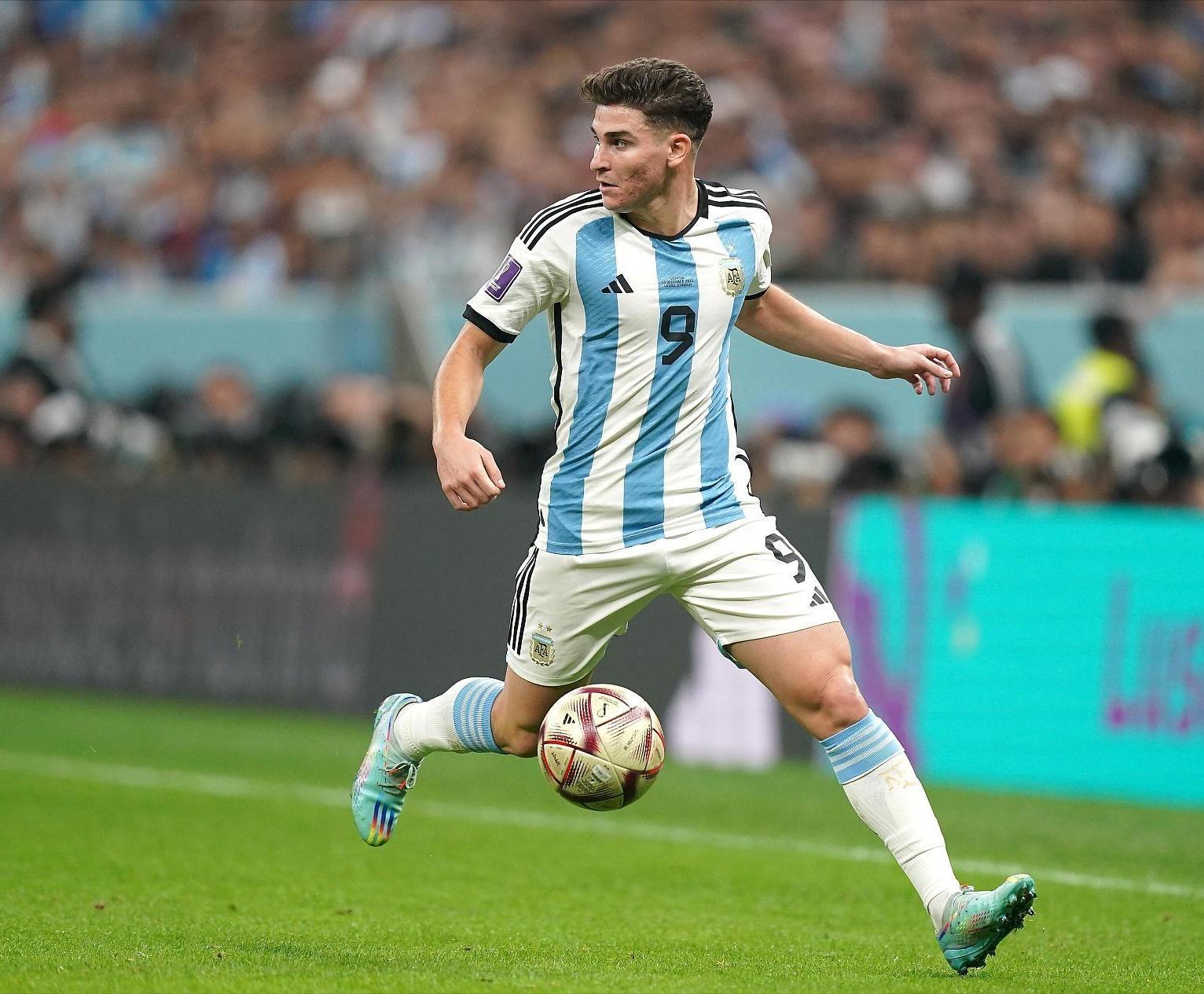 阿根廷球星之阿尔瓦雷斯，被球迷誉为“阿奎罗的接班人”