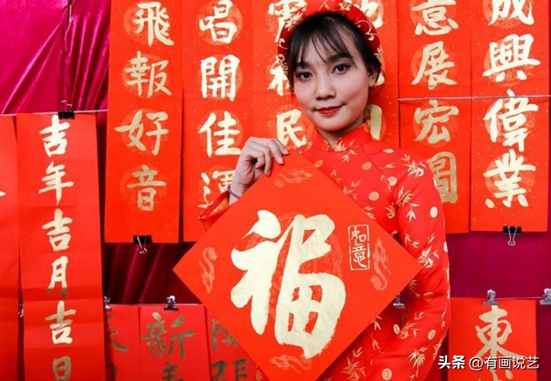 本命年兔年红色羽绒服短款,2023年兔年本命年穿什么颜色衣服