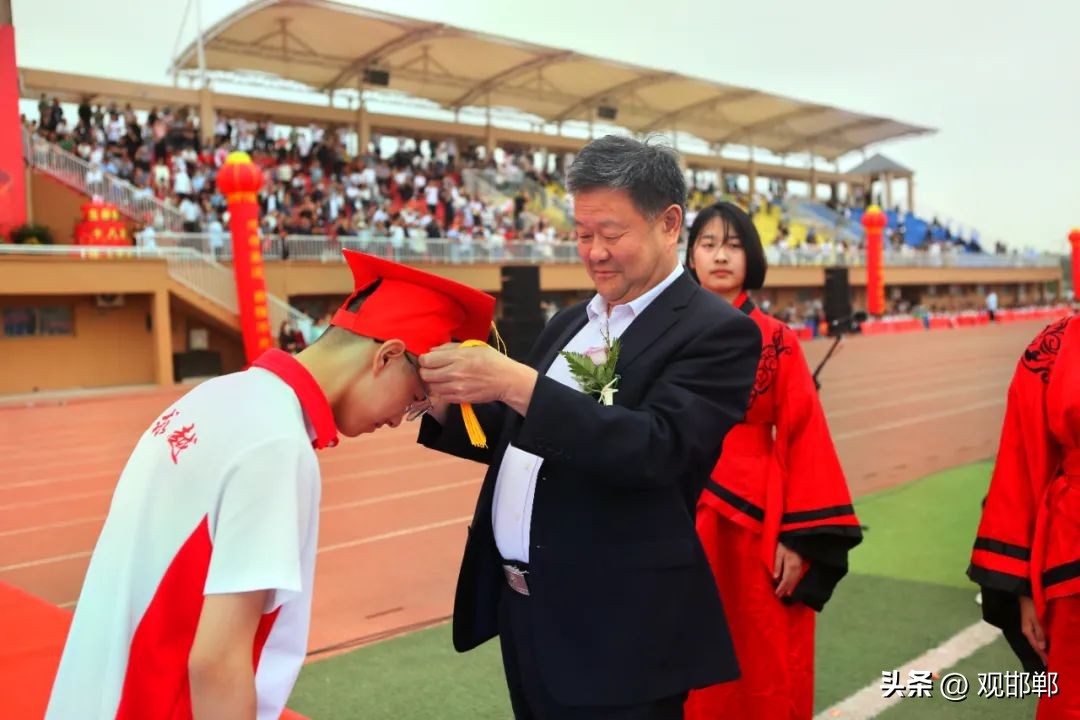 以爱之名育心成长主题活动,成人礼仪式学校举办