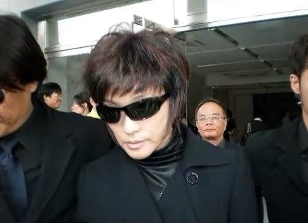 刘晓庆经历了4段婚姻,刘晓庆一生的爱情与婚姻